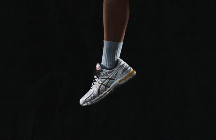 アシックス スポーツスタイル × ケンゾー。Nigoがフォーカスしたのは、2013年デビューのGEL-KAYANO 20です。