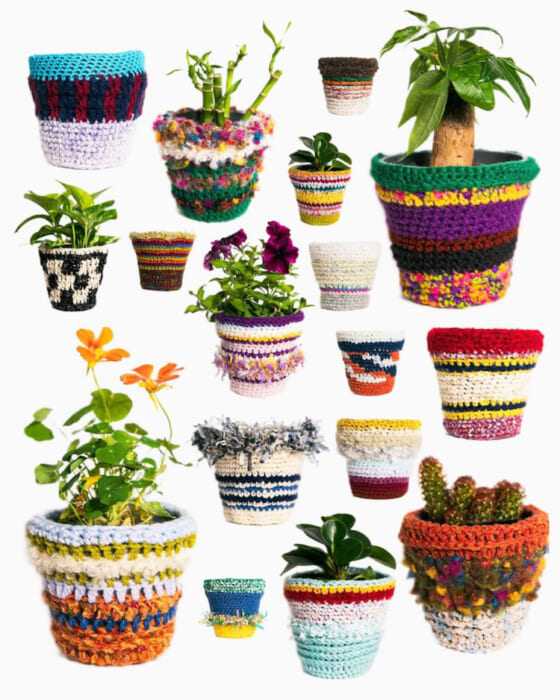 Dedicated knitting and weaving. The 172 pop-ups, all handmade, are also set to music and drinks.