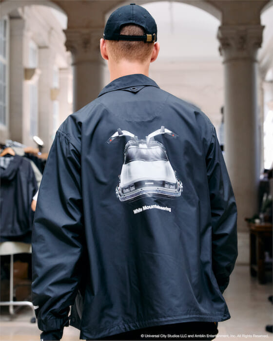 デロリアンをまとって、いざ出発。ホワイトマウンテニアリングが名作バック・トゥ・ザ ・フューチャーとのコラボを実現しました。