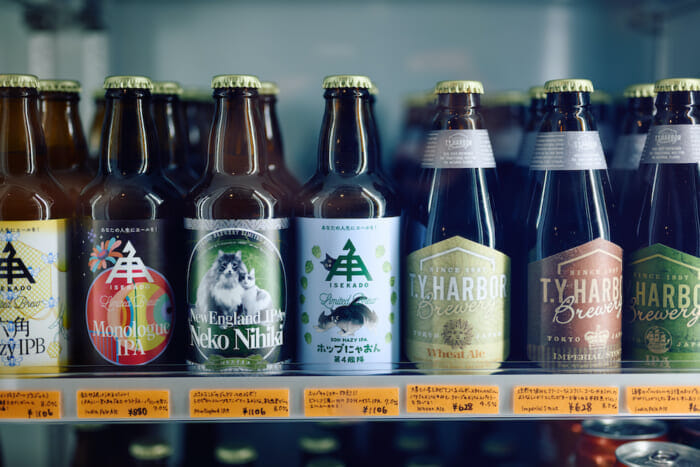 The place to be if you're looking for a corner bar in Marunouchi! Marunouchi Happ. STORE is now open, offering a wide variety of craft beers, coffee, and books.