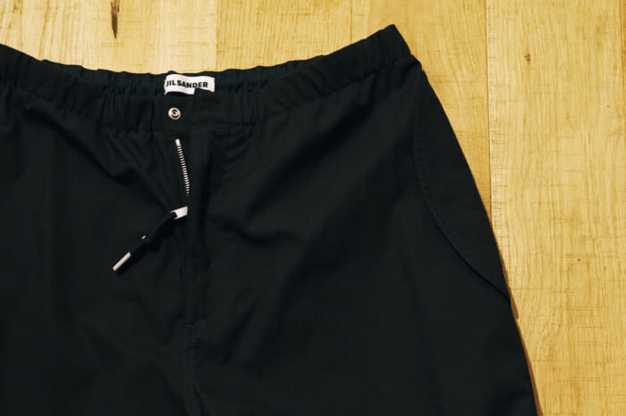 連載「憧れの逸品」No.340 これ一本で垢抜けるジル サンダーのパンツ。