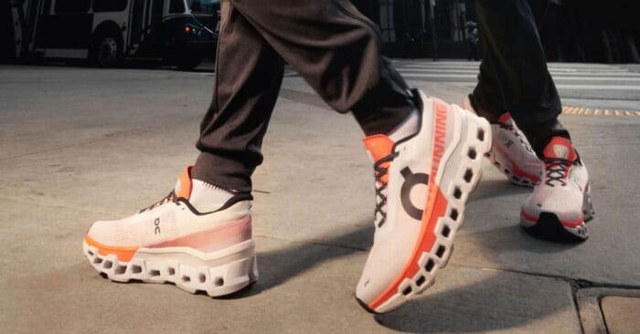 On's famous "Cloud Monster" has been brilliantly updated! The five vibrant color variations are also noteworthy.