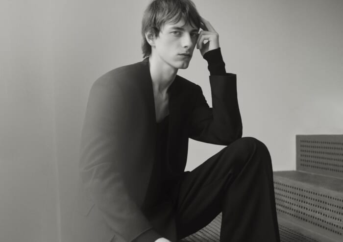 A modern space where you can get the right piece of clothing for the new year. A new Lardini store is opening soon.