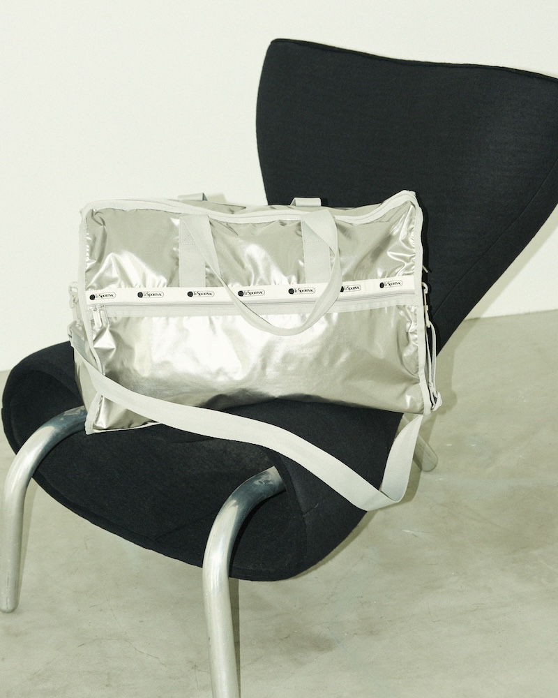 LeSportsac and ADAM ET ROPÉ collaborate. A total of 7 models LeSportsac and ADAM ET ROPÉ collaborate. A total of 7 models