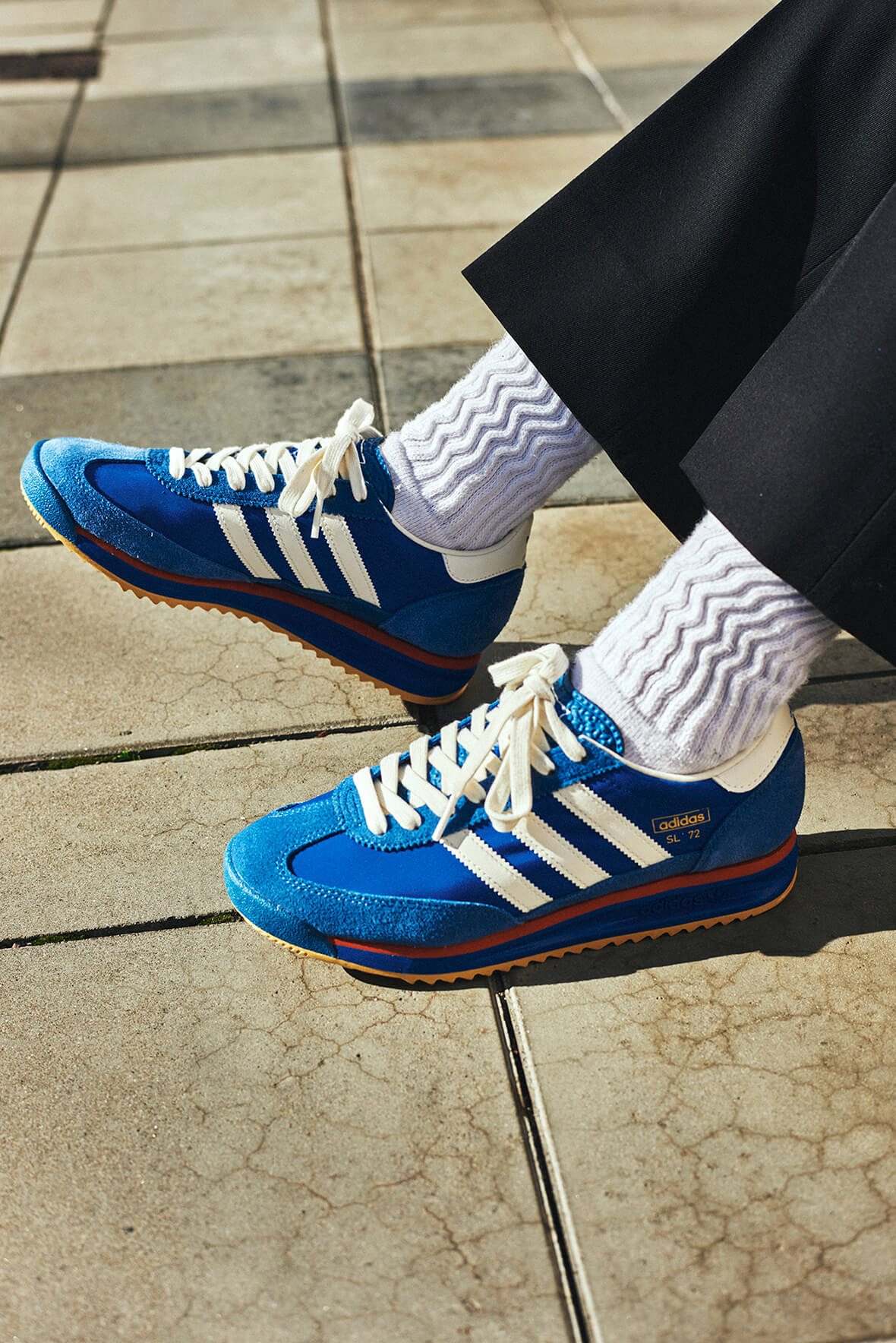 大人気 adidas SL 72 RS 優しい色合いでコーデに合わせやすい この春は、レトランの気分。アディダス オリジナルス SL 72 RSを
