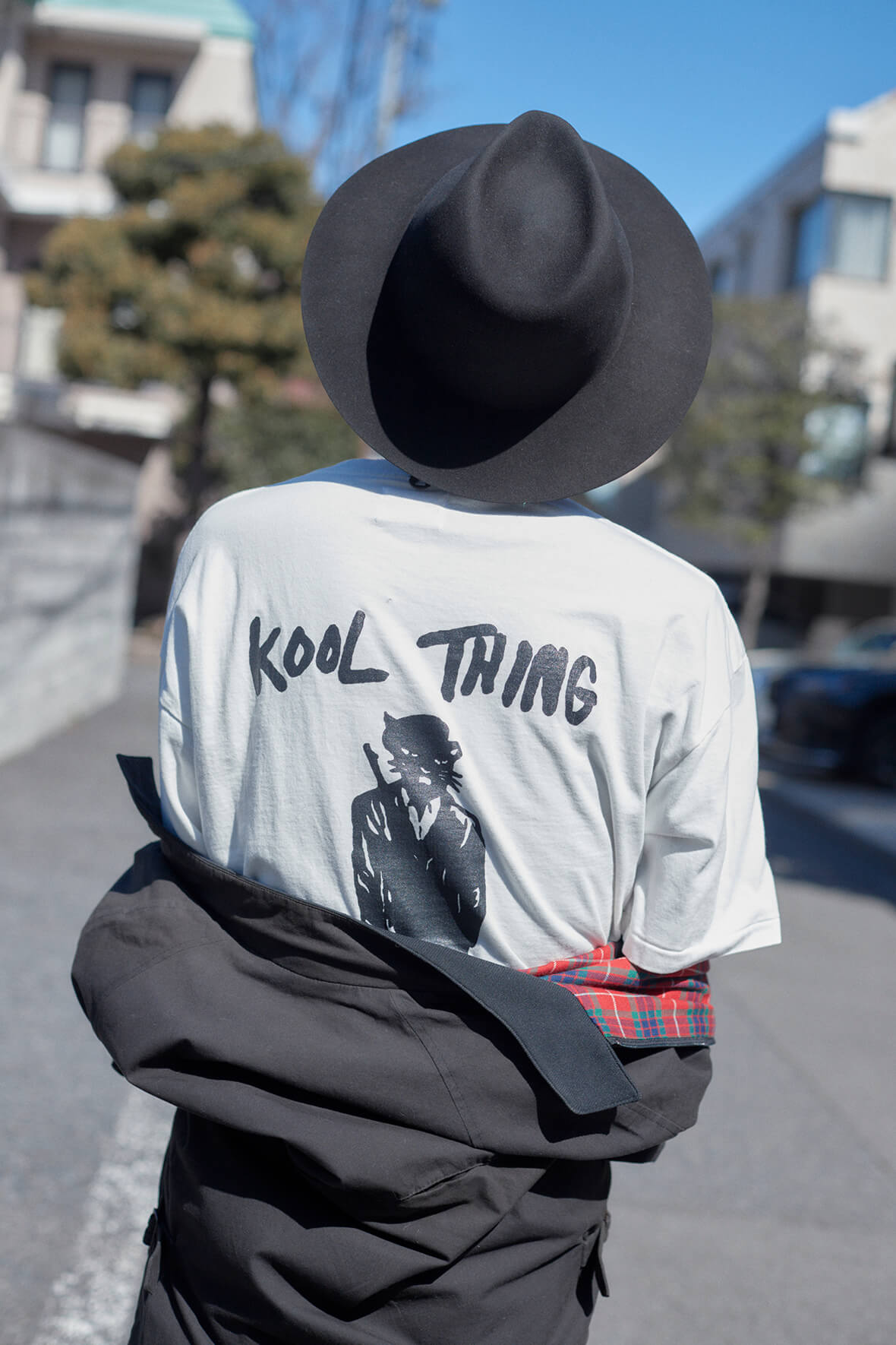 ソニック・ユースが好きだから。4人の男女が着るバンドTシャツ