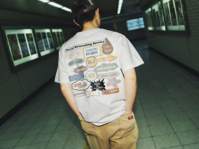 新鋭ラッパー・SkaaiとユナイテッドアスレのコラボTが、数量限定で発売。日常をデザインで表現した、特別な一枚。