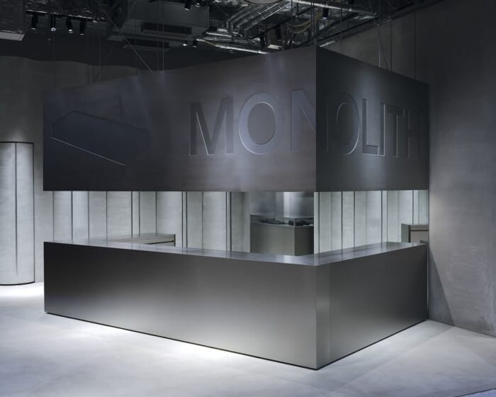 モノリスが4店舗目となる直営店を名古屋にオープン。注目の新たな商業施設、中日ビルに神秘的な銀色の立方体現る。