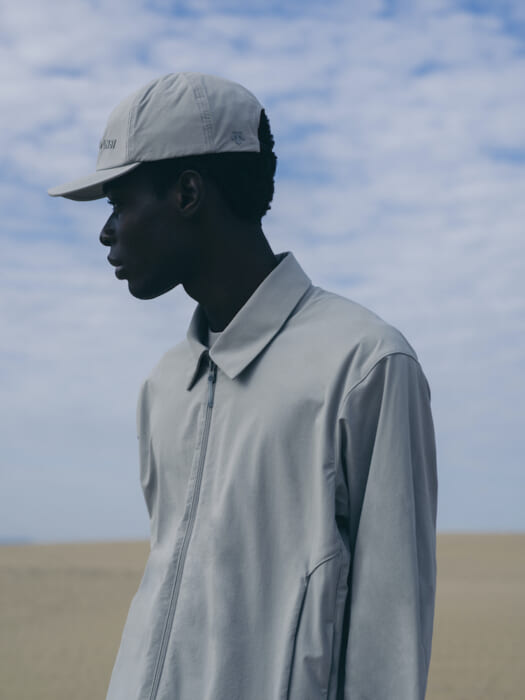 A multitude of functions incorporated into a minimalist design. Descente Ortelaine Eighty-One's Cordura series is now available.