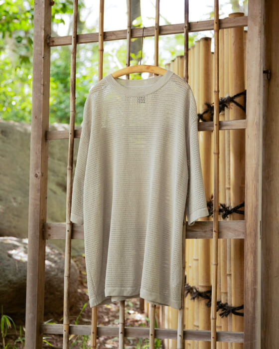 Short-sleeved knit made by Butner x Arknetts . The coolness is outstanding , and the finish is classy.