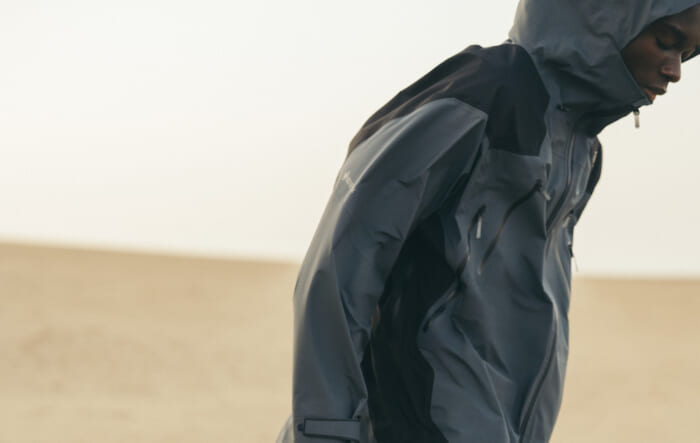 レインウェアなのに着心地は柔らか。GORE-TEX C-KNIT™搭載の2型がデサント オルテライン エイティワンから発売。