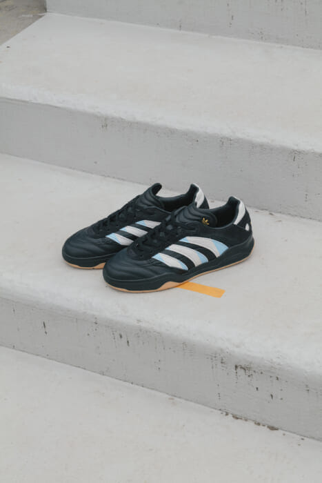 アトモスの別注モデルがまたまた登場！ お次はアディダスのフットボールスパイクをルーツにしたタウンユースモデル。