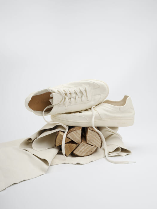 New from Foot Industry is an all-white German trainer. An elegant and comfortable pair with a soft feel on the foot.