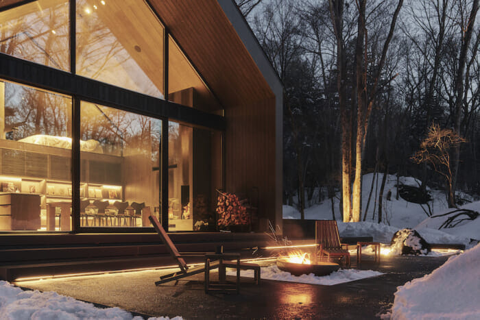 Forget the hustle and bustle and live with nature at NOT A HOTEL KITAKARUIZAWA "BASE," a resort villa nestled in a 20,000 tsubo forest.