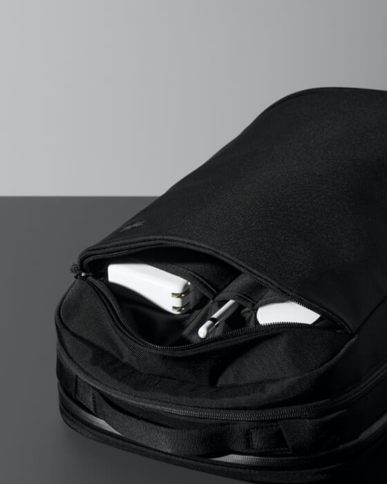 ミニマルなデザインと充実した機能。ゴールドウインから登場した、4型のエキップメントにフォーカス。