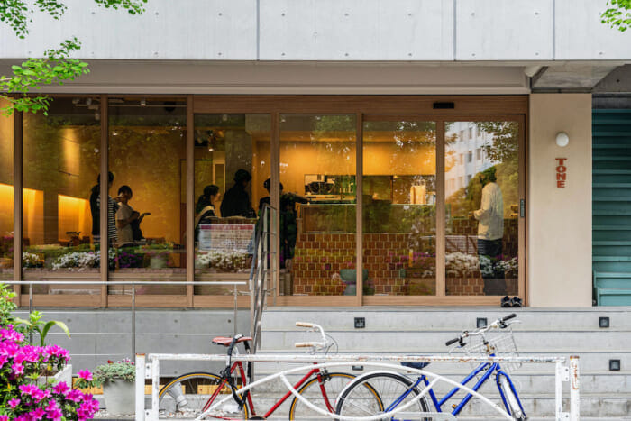 A new restaurant, mainly baked goods, located right in front of Komazawa Park. Pets are welcome!