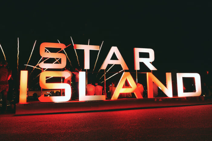 June begins with STAR ISLAND! Create early summer memories with a new event that synchronizes fireworks, sound, and performances!
