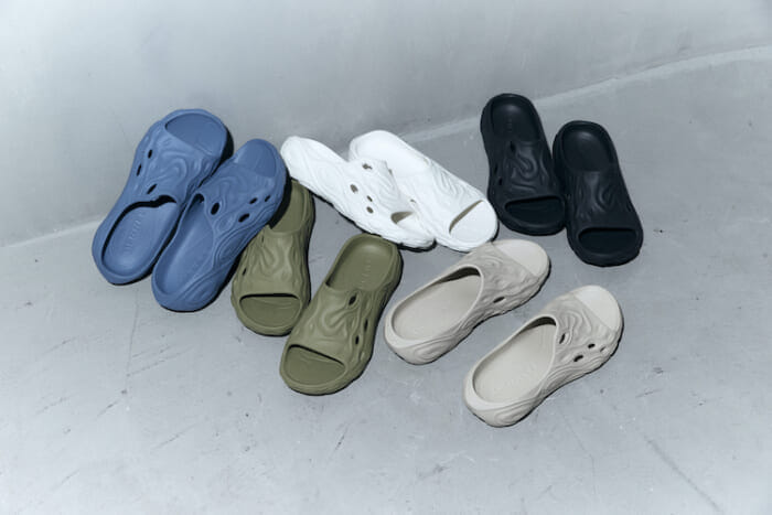 Slide-type sandals are now available from Merrell's famous Hydromoc. Now is the time to buy! A special campaign is also being held.