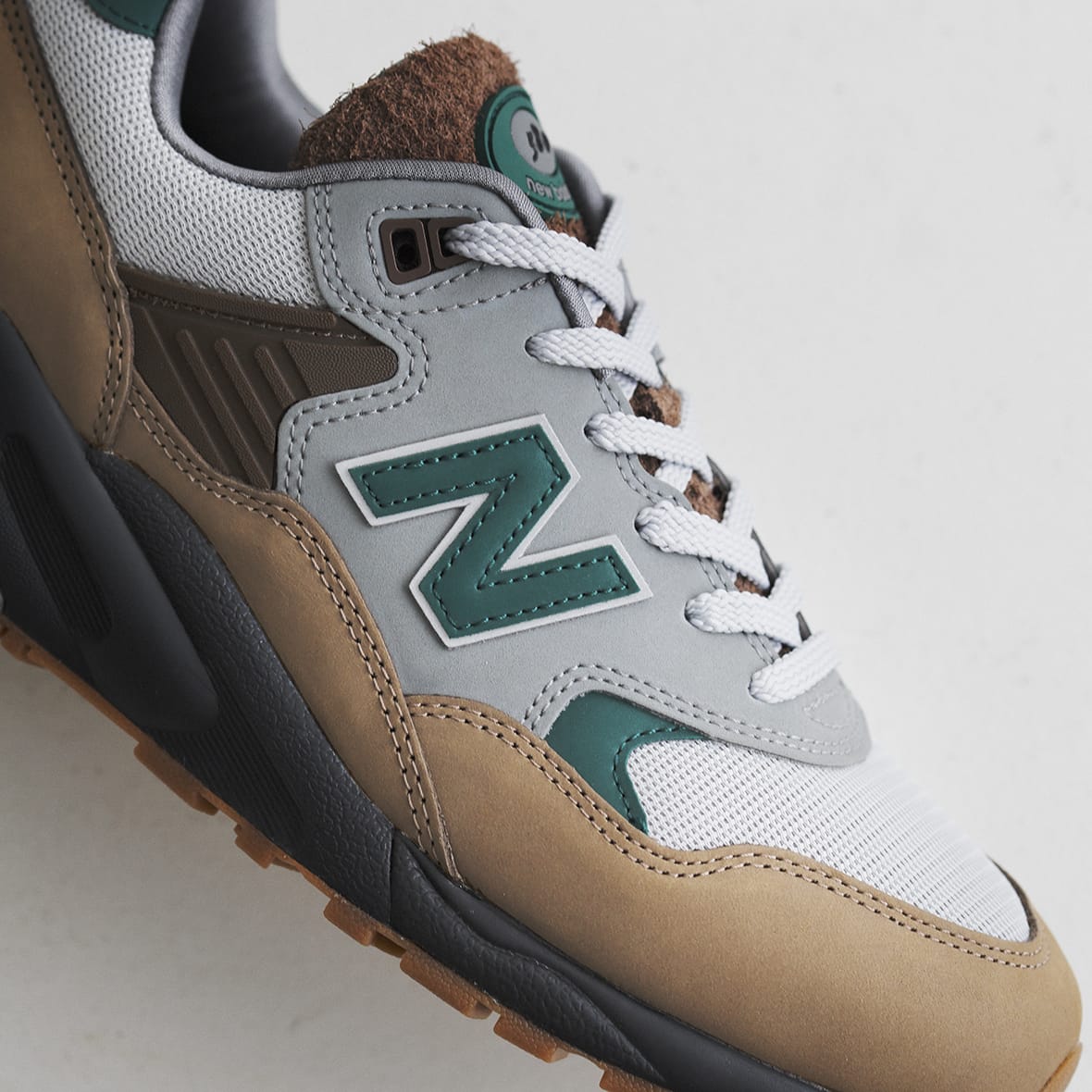 フイナムの『月刊アトモス』Vol.19 ニューバランスの別注モデルほか