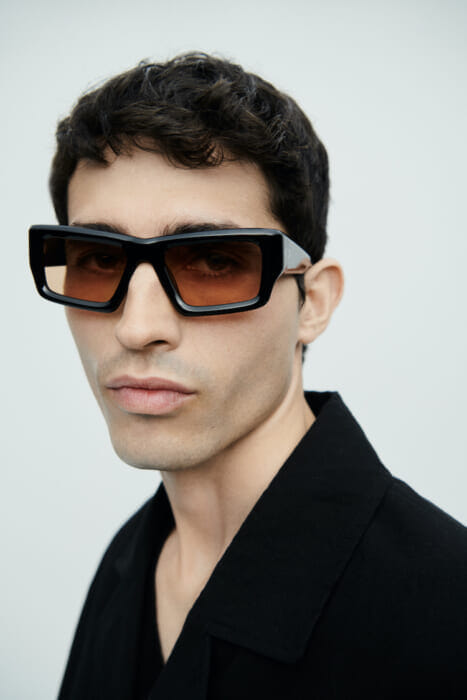 Port Tanger, an eyewear brand from London, has landed in Japan! It is produced by the famous photographer Boswick family.