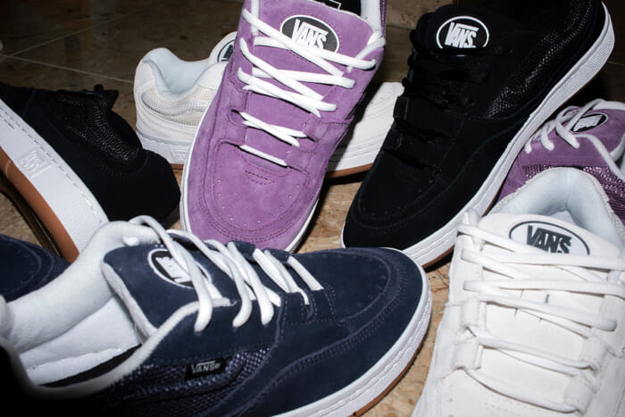 当時の空気を感じさせるロゴにもご注目を。ヴァンズが誇る90年代の名品が現代に蘇ります。