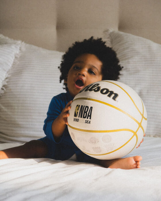 NBAの“チャンピオン”をテーマにした、タイムリーなトリプルコラボ。ストーリー性のあるビジュアルも見逃せません。