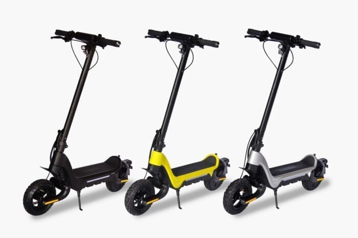 アウトドアでも使えます。電動キックボード「MTM RiSE」は、オフロード仕様がポイントなんです。