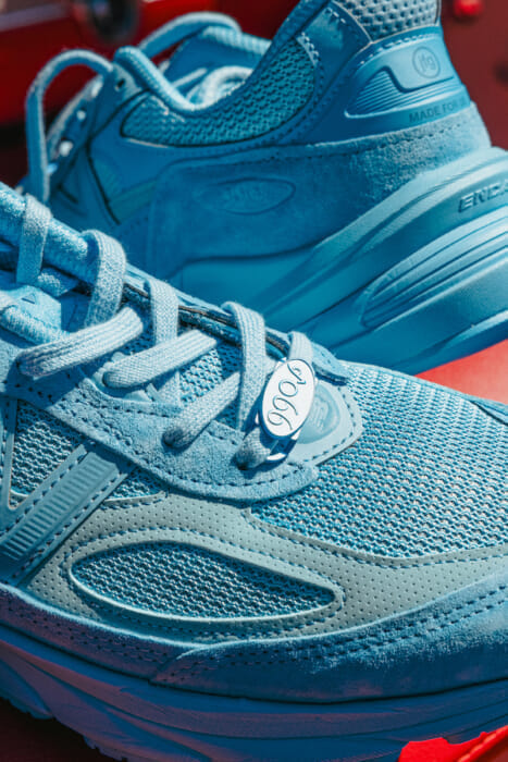 New Balance collaborates with Joe Freshgoods. The safe and reliable 990v6 is now wearing an ever-bright blue.