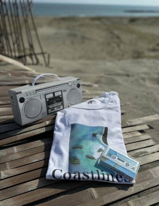 コーストラインズの2ndがカセットに。Tシャツとのセットがイズネス ミュージックからリリース。