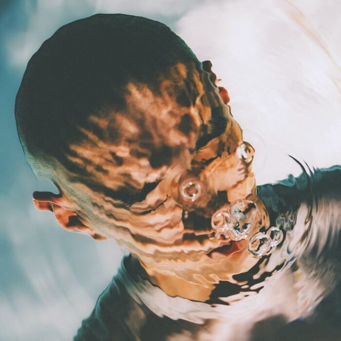 客演はCampanella。NEIがおよそ1年半ぶりの新曲『Aqua Surface』を配信リリースし、MVも公開中です。