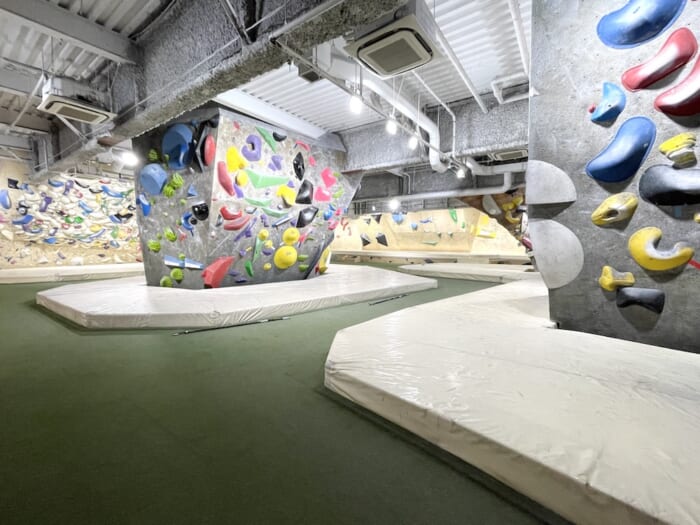 アークテリクスとフイナムがビギナー向けのボルダリングイベントを開催します! 参加はどなたでも大歓迎、ゆる〜く楽しみましょう。