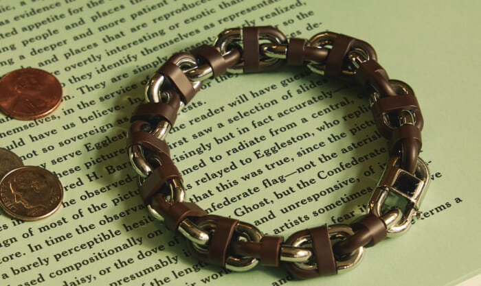 The icon of Hermes is updated with metal and ceramic.