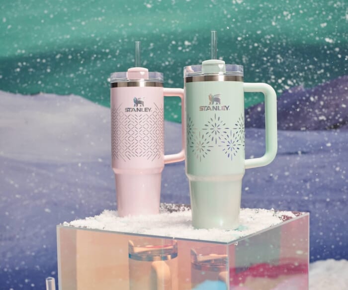 世界中で大ヒット中のスタンレーのボトルに、ホリデーシーズンに向けた新色が仲間入りします。