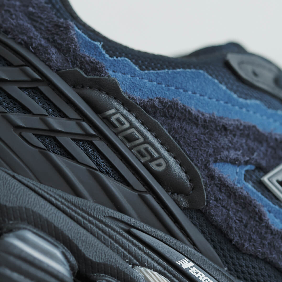 フイナムの『月刊アトモス』 Vol.24 ニューバランスの別注モデルほか