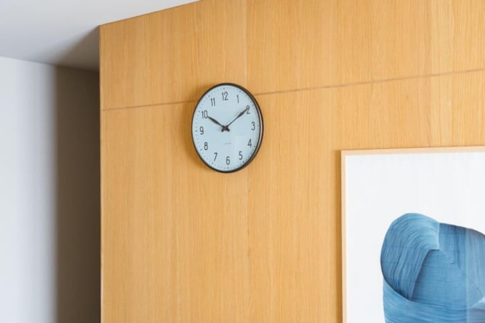 Arne Jacobsen is one of the most famous Scandinavian design clocks. The masterpiece is reborn in limited colors.