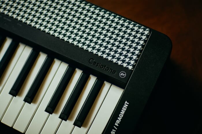 Casio x Fragment electronic keyboard! It is an imposing launch on January 16 at the hottest store "V.A.".