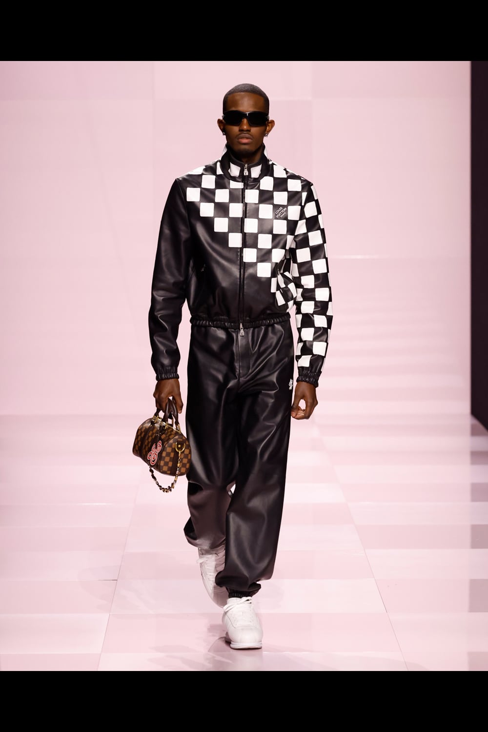 ボロタイが良いアクセント☆ウエスタン気分LouisVuittonフーディ LOUIS VUITTON | HOUYHNHNM（フイナム）