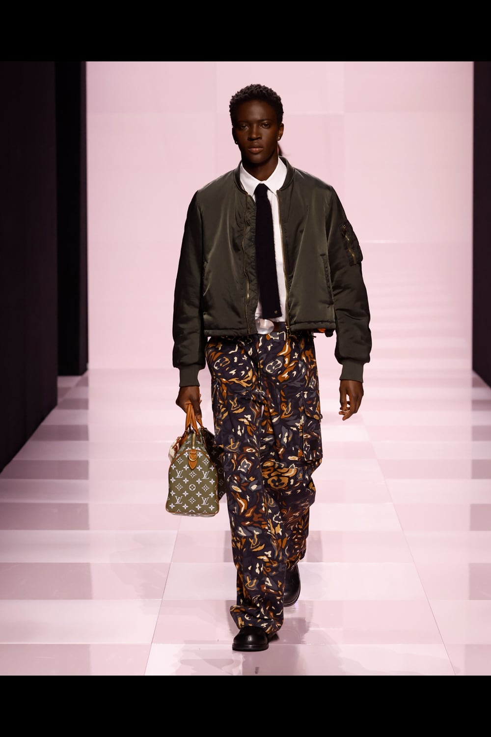 ボロタイが良いアクセント☆ウエスタン気分LouisVuittonフーディ LOUIS VUITTON | HOUYHNHNM（フイナム）