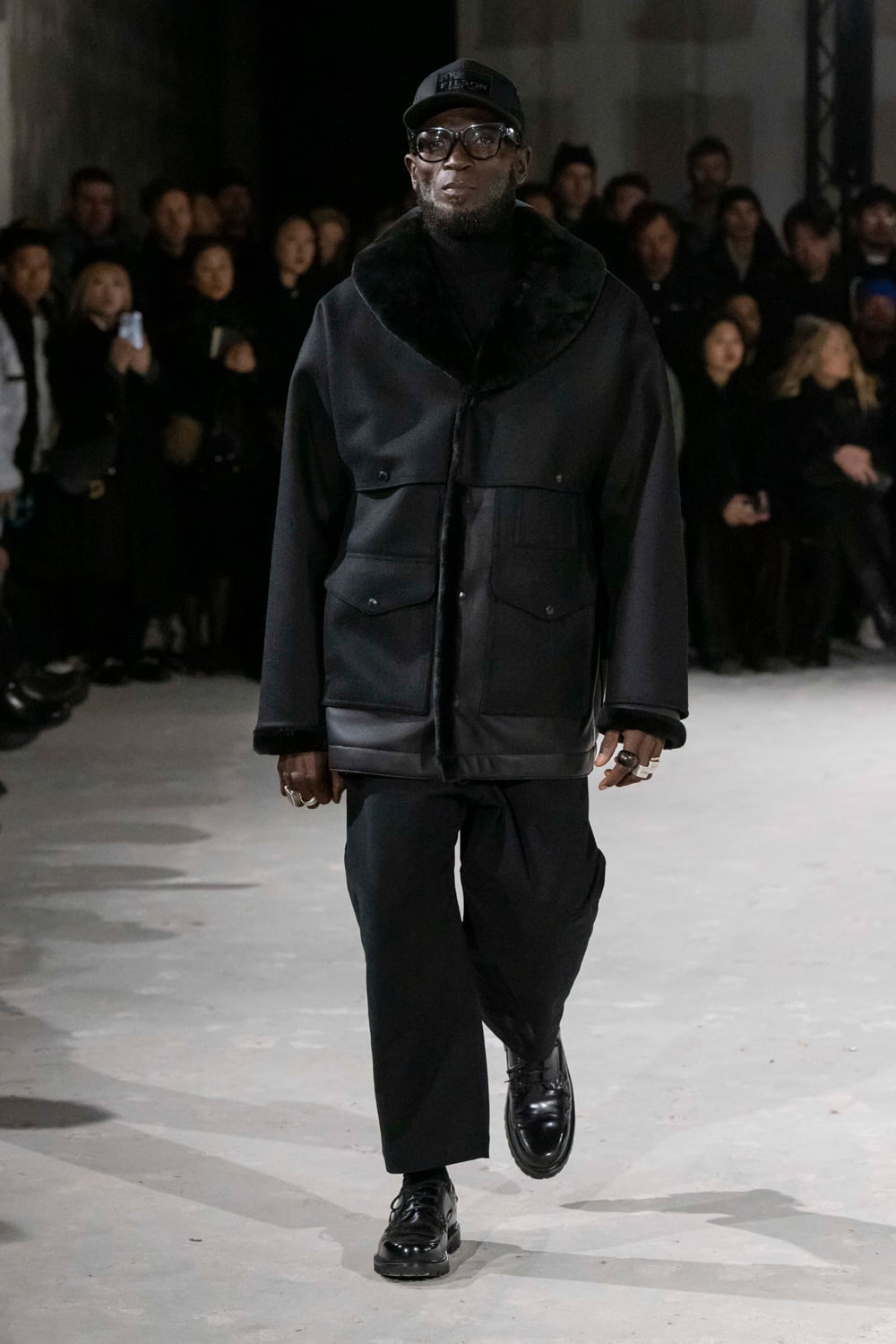 美品✨JUNYA WATANABE MAN Big マフラー ブラック 美品✨JUNYA WATANABE MAN Big マフラー ブラック Jacket | GATE