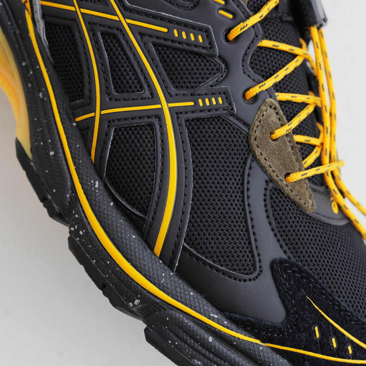 フイナムの『月刊アトモス』 Vol.26 アシックスの別注モデルほか注目の