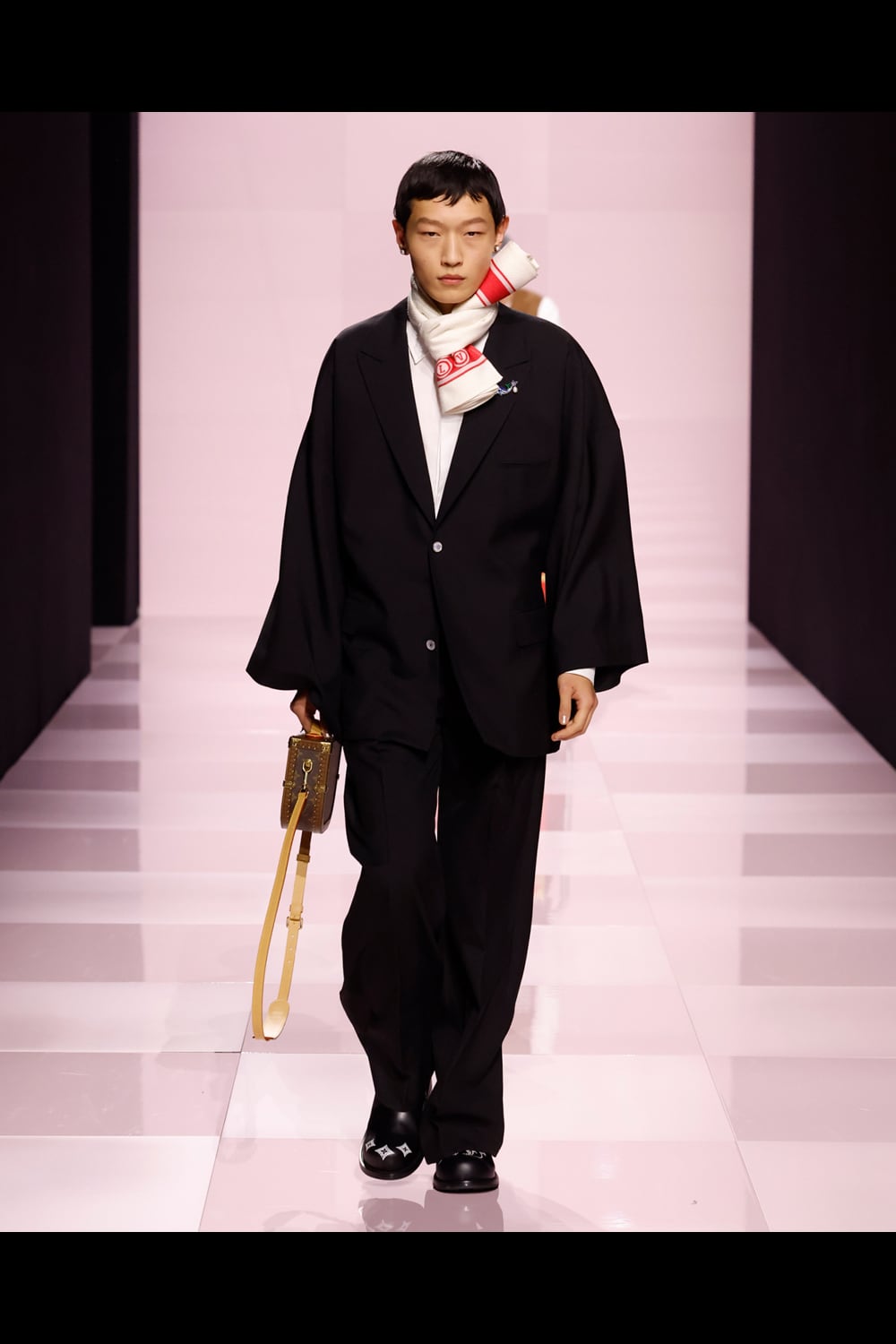ボロタイが良いアクセント☆ウエスタン気分LouisVuittonフーディ LOUIS VUITTON | HOUYHNHNM（フイナム）