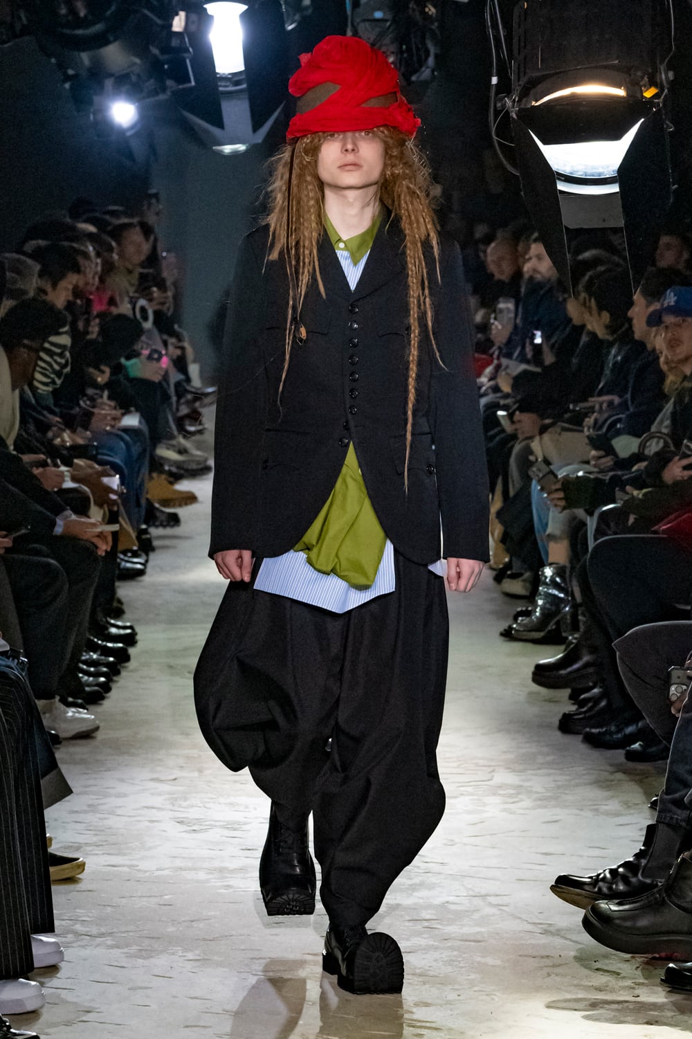 comme_des_garcons_winter_25_16.jpg comme_des_garcons_winter_25_16.jpg