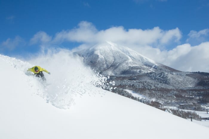 Enjoy snow sports and the climate of Aizu at Hoshino Resort. Enjoy winter attractions at Bandaisan Onsen Hotel and Nekoma Mountain.
