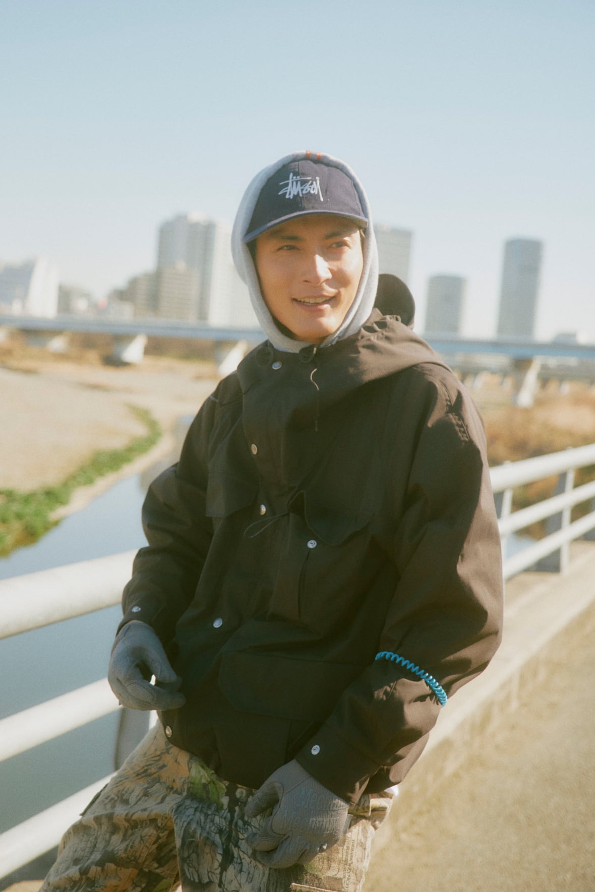 新品 高良健吾 写真集 海 直筆サイン入 新品 高良健吾 写真集 海 直筆サイン入 高良健吾 サイン入り