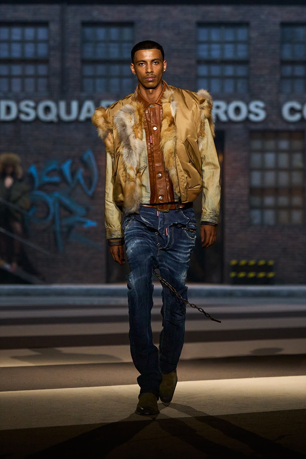 Dsquared2 シェニファシャトウティストレストスホッテットシンス DSQUARED2 | HOUYHNHNM (HOUYHNHNM)