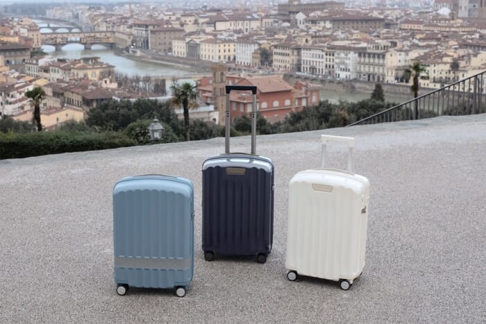 Perfect for your new life starting in April. Let's lift your spirits with lightweight, high-strength polycarbonate suitcases.