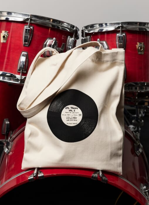 ブランドのルーツに立ち返る。アー・ペー・セーが音楽にフォーカスしたコレクションを発売します。