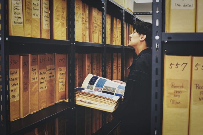 【FOCUS IT.] Kimmy, a brand that breathes new life into textiles from every era. We ask designer Kim Hyo-su about his approach to making clothes.