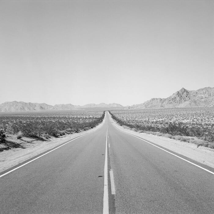 Photographer Jason Lee, who has unflinchingly depicted America as he remembers it, will hold his first solo exhibition in Japan at Studio 35min. His first solo exhibition in Japan will be held at Studio 35 minutes.