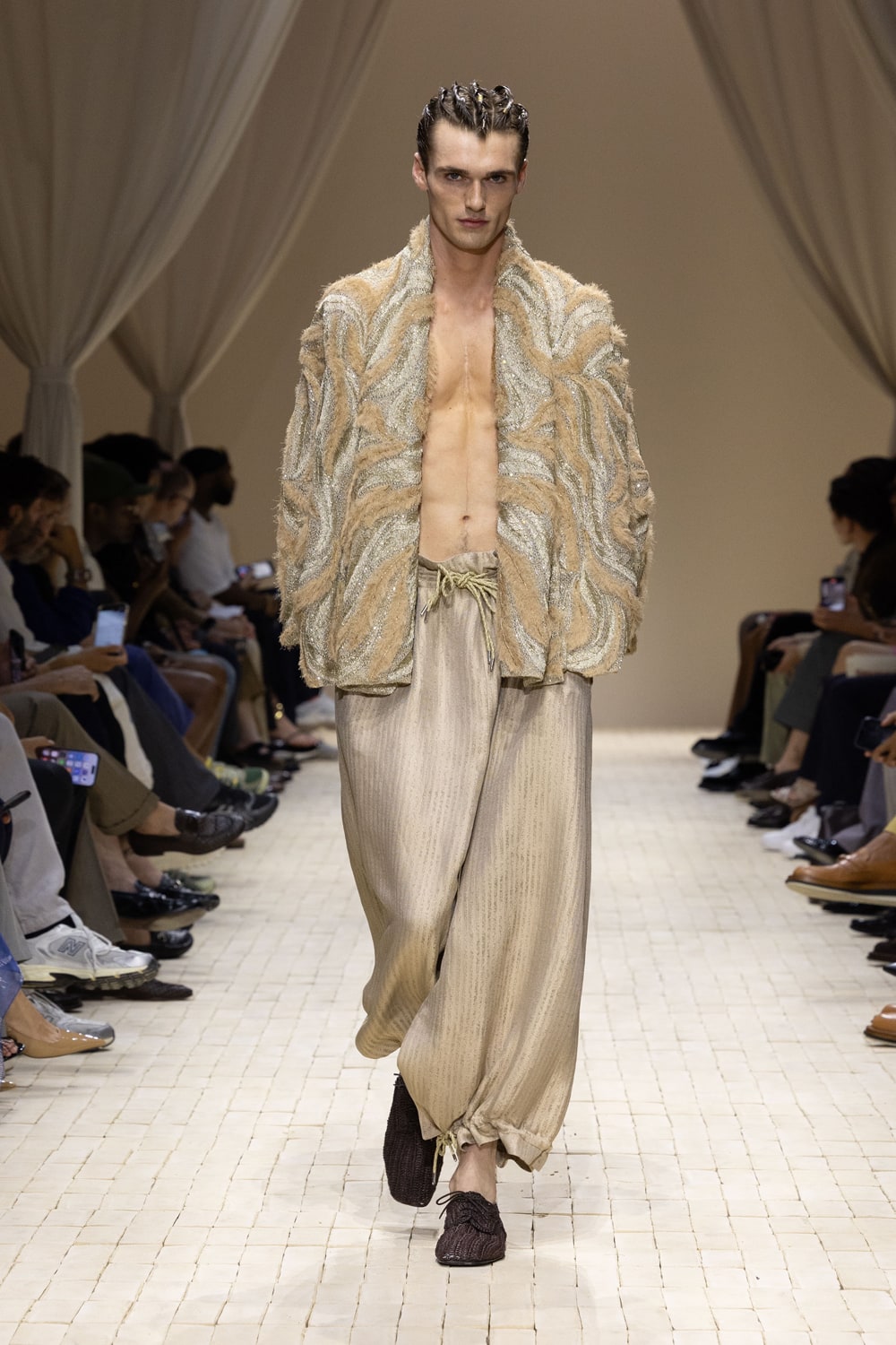 EMPORIO ARMANI | HOUYHNHNM (HOUYHNHNM)